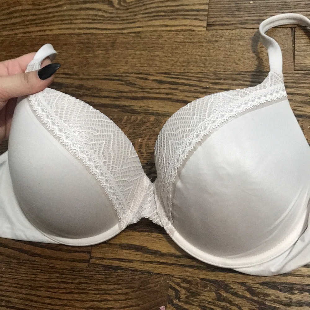 LAST CHANCE, VS “Body By Victoria” bra